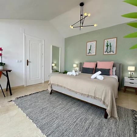 בית נופש Stunning 3bd, 2bh With Pool, Bbq Terrace מארבלה