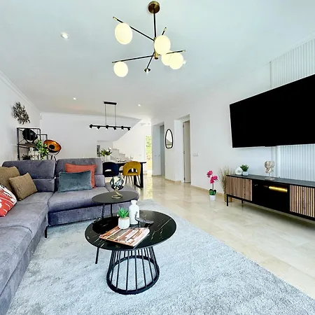Stunning 3bd, 2bh With Pool, Bbq Terrace *