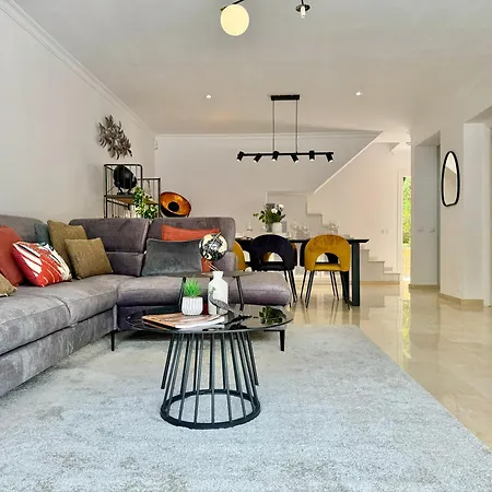 Stunning 3bd, 2bh With Pool, Bbq Terrace בית נופש *