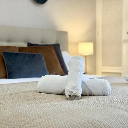 Stunning 3bd, 2bh With Pool, Bbq Terrace בית נופש