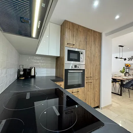 Stunning 3bd, 2bh With Pool, Bbq Terrace בית נופש