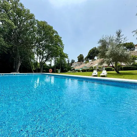 בית נופש Stunning 3bd, 2bh With Pool, Bbq Terrace